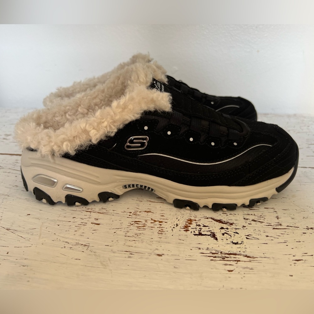 Skechers D'Lites Comfy Step Mule Black